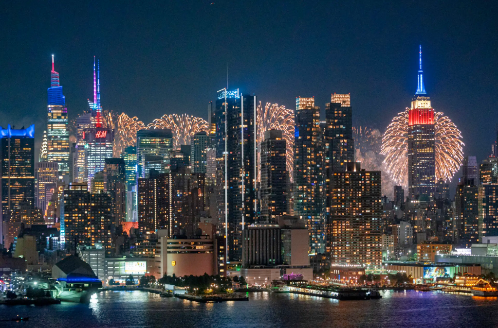 Macy’s Plans to Launch 60,000 Fireworks  From Barges Along the East River