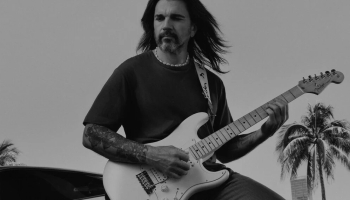 Fender_0809-23-NPI-Juanes-Stratocaster-Launch